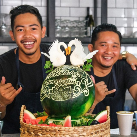 Brunch Club_2019-09-27 Brunch Club on Instagram “So there’s just a bit of talent hiding behind the bar at BCB • #fruitcarvin[...]